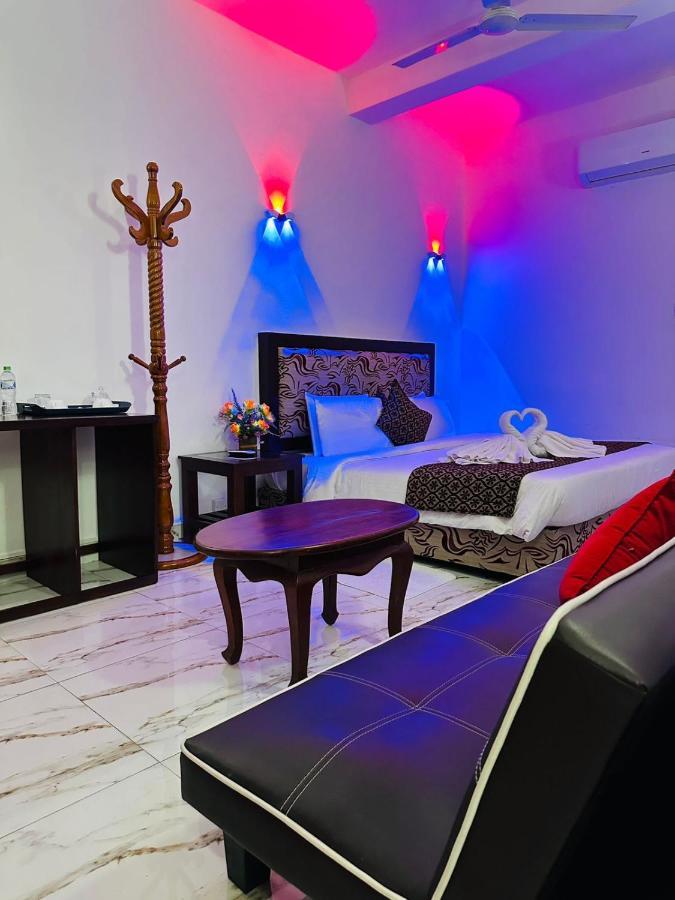 Otha Shy Airport Transit Hotel Katunayaka Kültér fotó